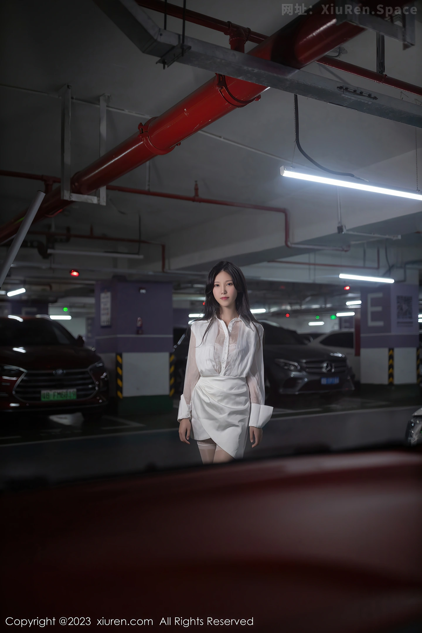 图片[2]-[XiuRen秀人网] 2023.03.08 VOL.6382 利世 白色透视衬衫与短裙加白色蕾丝内衣性感私房写真集-秀人网官方网站